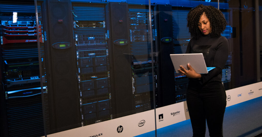 how-energy-brokers-can-benefit-data-centres-saving-money