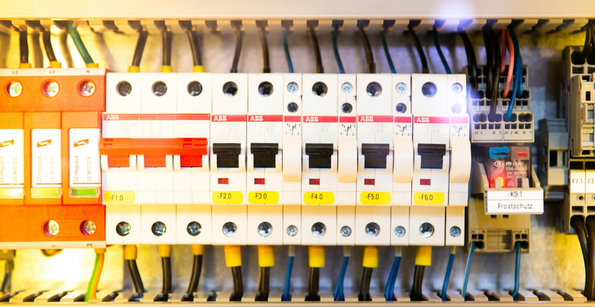 A Guide to Circuit Breakers and Low Voltage SwitchGear 2024 Energy